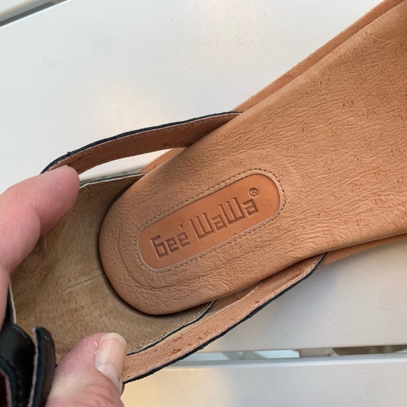 Gee WaWa black and perforated red leather sandals size 7 - Picture 12 of 12